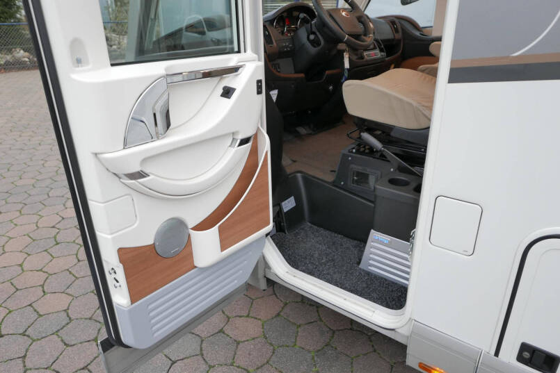 Carthago Chic C-Line I 5.0 QB L | Levelsysteem | Bovenkastjes | Queensbed 19