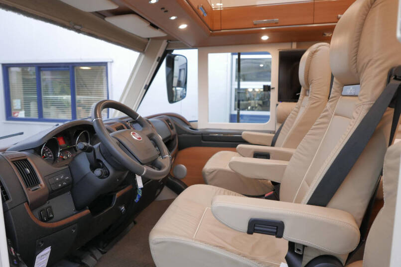 Carthago Chic C-Line I 5.0 QB L | Levelsysteem | Bovenkastjes | Queensbed 22