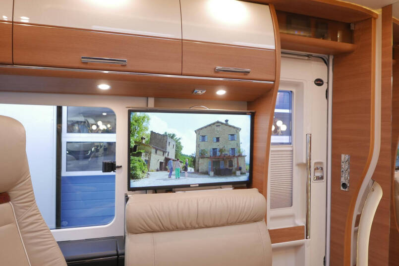 Carthago Chic C-Line I 5.0 QB L | Levelsysteem | Bovenkastjes | Queensbed 34