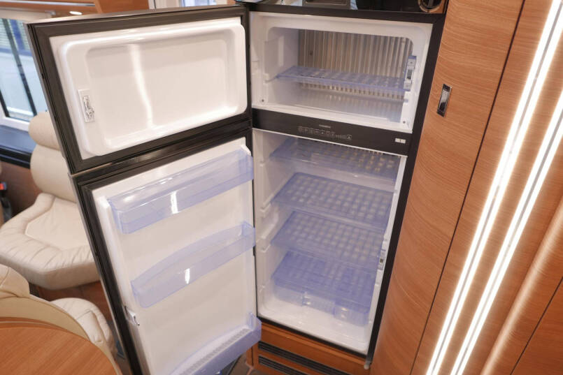 Carthago Chic C-Line I 5.0 QB L | Levelsysteem | Bovenkastjes | Queensbed 41
