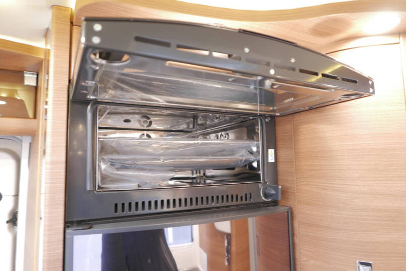 Carthago Chic C-Line I 5.0 QB L | Levelsysteem | Bovenkastjes | Queensbed 42