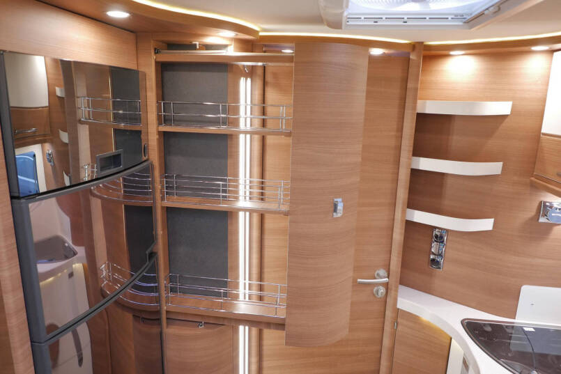 Carthago Chic C-Line I 5.0 QB L | Levelsysteem | Bovenkastjes | Queensbed 44