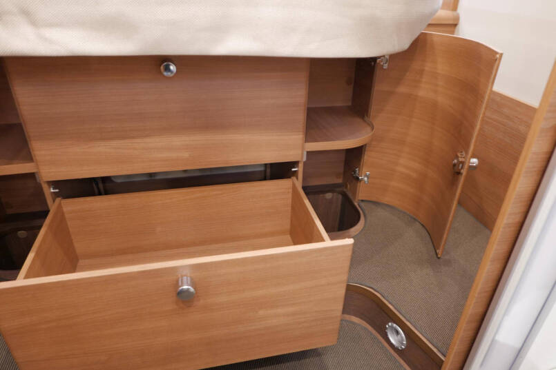 Carthago Chic C-Line I 5.0 QB L | Levelsysteem | Bovenkastjes | Queensbed 48