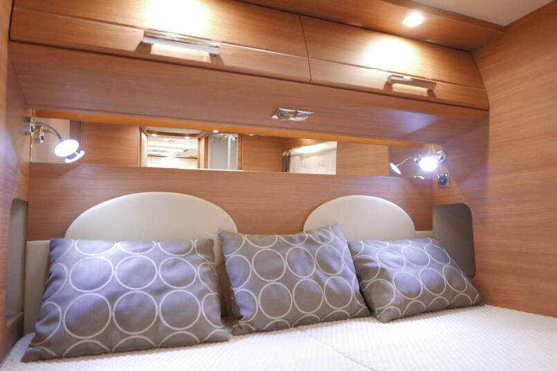 Carthago Chic C-Line I 5.0 QB L | Levelsysteem | Bovenkastjes | Queensbed 50