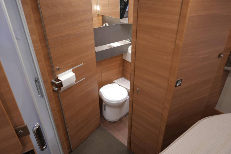Carthago Chic C-Line I 5.0 QB L | Levelsysteem | Bovenkastjes | Queensbed 59