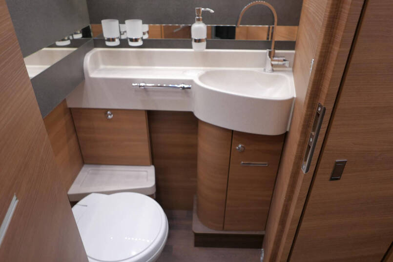 Carthago Chic C-Line I 5.0 QB L | Levelsysteem | Bovenkastjes | Queensbed 61