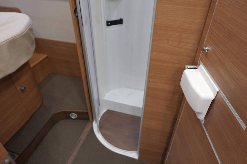 Carthago Chic C-Line I 5.0 QB L | Levelsysteem | Bovenkastjes | Queensbed 62