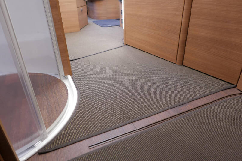 Carthago Chic C-Line I 5.0 QB L | Levelsysteem | Bovenkastjes | Queensbed 63