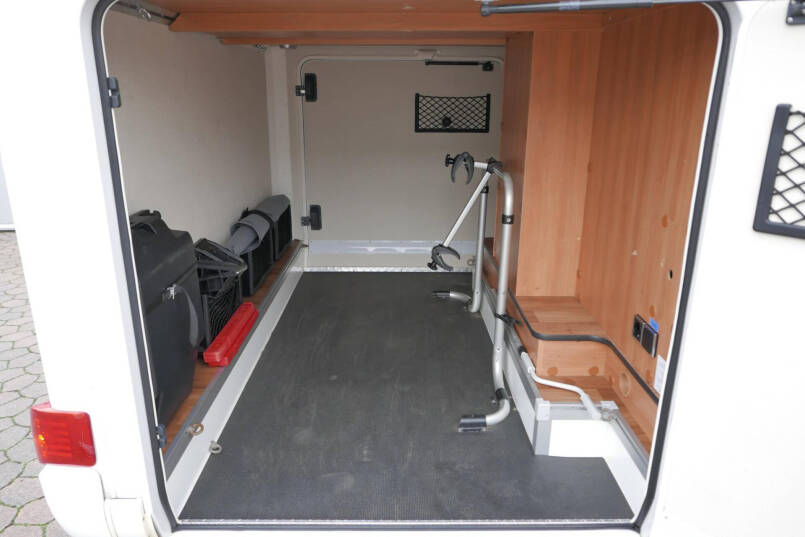 Hymer T 678 CL | Levelsysteem | 3.0 Automaat | AL-KO maxi | Enkele bedden | Zonnepaneel 12