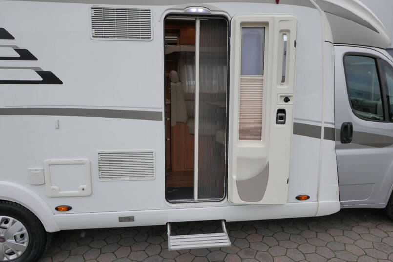 Hymer T 678 CL | Levelsysteem | 3.0 Automaat | AL-KO maxi | Enkele bedden | Zonnepaneel 15
