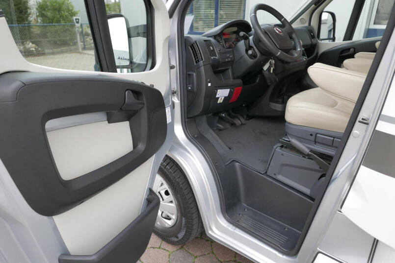 Hymer T 678 CL | Levelsysteem | 3.0 Automaat | AL-KO maxi | Enkele bedden | Zonnepaneel 18
