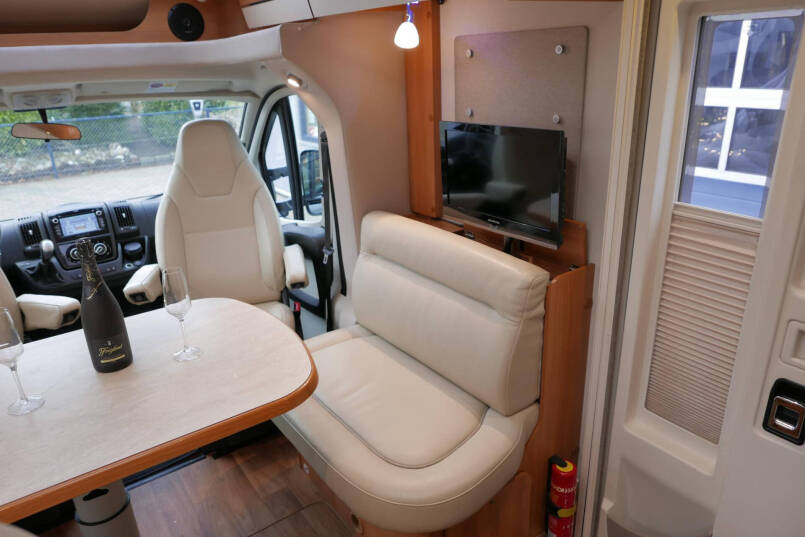 Hymer T 678 CL | Levelsysteem | 3.0 Automaat | AL-KO maxi | Enkele bedden | Zonnepaneel 23