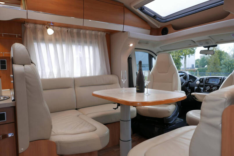 Hymer T 678 CL | Levelsysteem | 3.0 Automaat | AL-KO maxi | Enkele bedden | Zonnepaneel 24