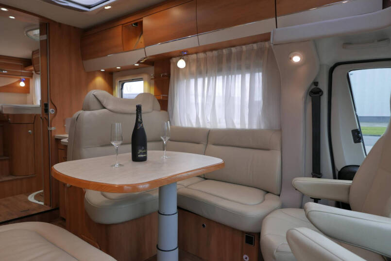 Hymer T 678 CL | Levelsysteem | 3.0 Automaat | AL-KO maxi | Enkele bedden | Zonnepaneel 25