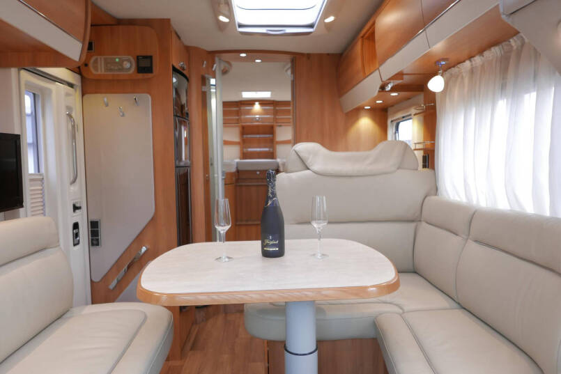 Hymer T 678 CL | Levelsysteem | 3.0 Automaat | AL-KO maxi | Enkele bedden | Zonnepaneel 27