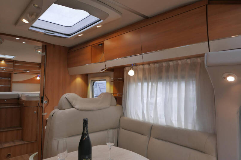 Hymer T 678 CL | Levelsysteem | 3.0 Automaat | AL-KO maxi | Enkele bedden | Zonnepaneel 28