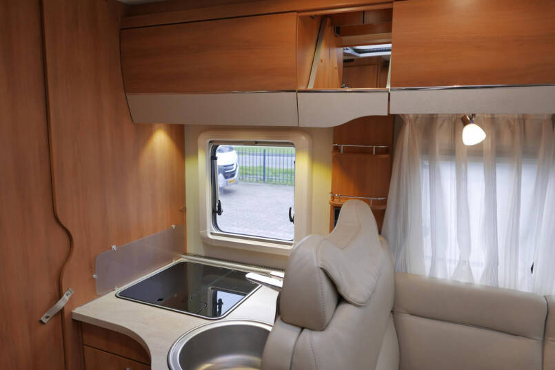 Hymer T 678 CL | Levelsysteem | 3.0 Automaat | AL-KO maxi | Enkele bedden | Zonnepaneel 32