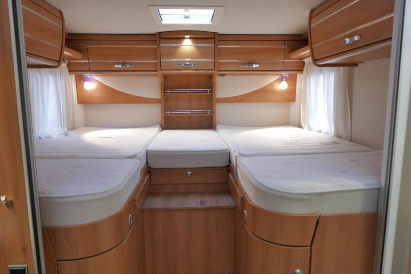 Hymer T 678 CL | Levelsysteem | 3.0 Automaat | AL-KO maxi | Enkele bedden | Zonnepaneel 36