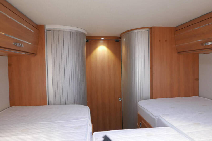 Hymer T 678 CL | Levelsysteem | 3.0 Automaat | AL-KO maxi | Enkele bedden | Zonnepaneel 42