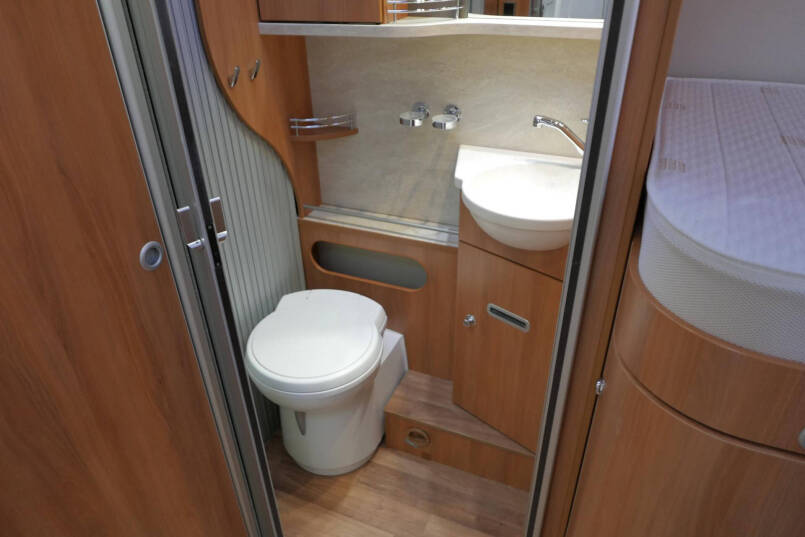 Hymer T 678 CL | Levelsysteem | 3.0 Automaat | AL-KO maxi | Enkele bedden | Zonnepaneel 45