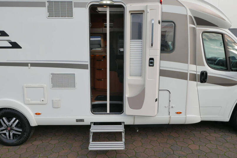 Hymer T 704 SL 180 PK | Automaat | Levelsysteem | Enkele bedden 14