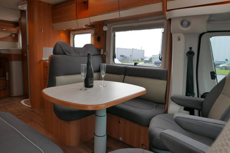 Hymer T 704 SL 180 PK | Automaat | Levelsysteem | Enkele bedden 22