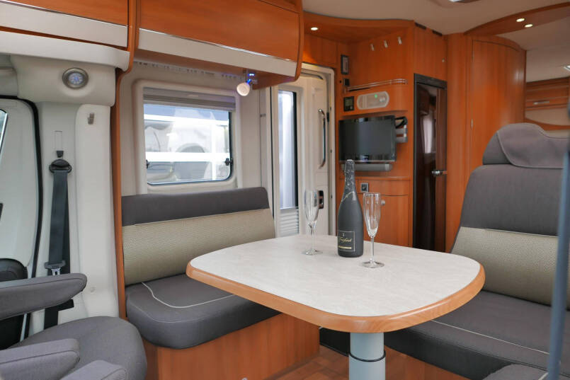 Hymer T 704 SL 180 PK | Automaat | Levelsysteem | Enkele bedden 23
