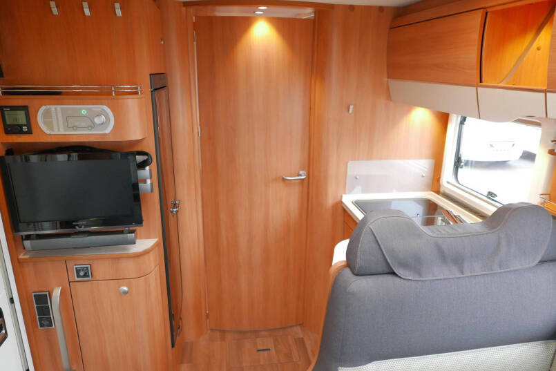 Hymer T 704 SL 180 PK | Automaat | Levelsysteem | Enkele bedden 26