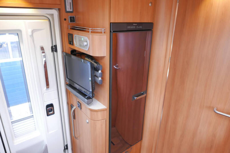 Hymer T 704 SL 180 PK | Automaat | Levelsysteem | Enkele bedden 27