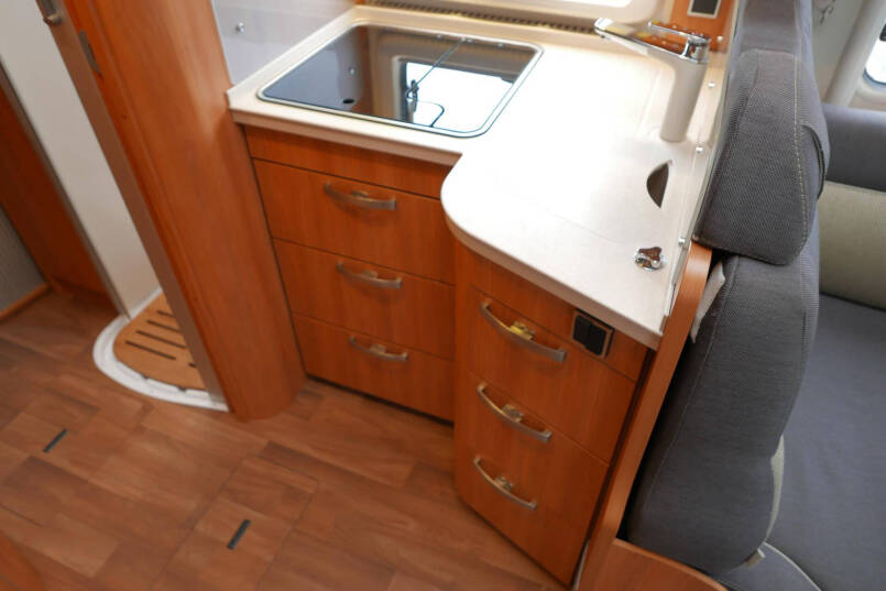 Hymer T 704 SL 180 PK | Automaat | Levelsysteem | Enkele bedden 29
