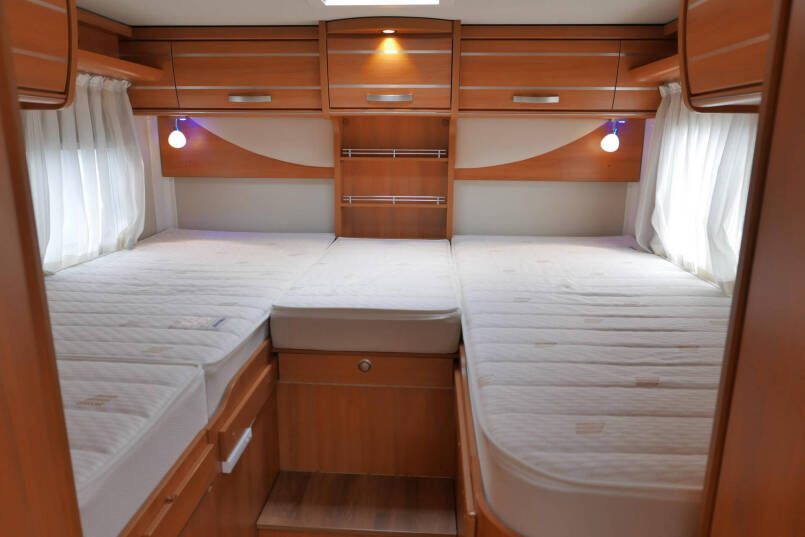Hymer T 704 SL 180 PK | Automaat | Levelsysteem | Enkele bedden 30