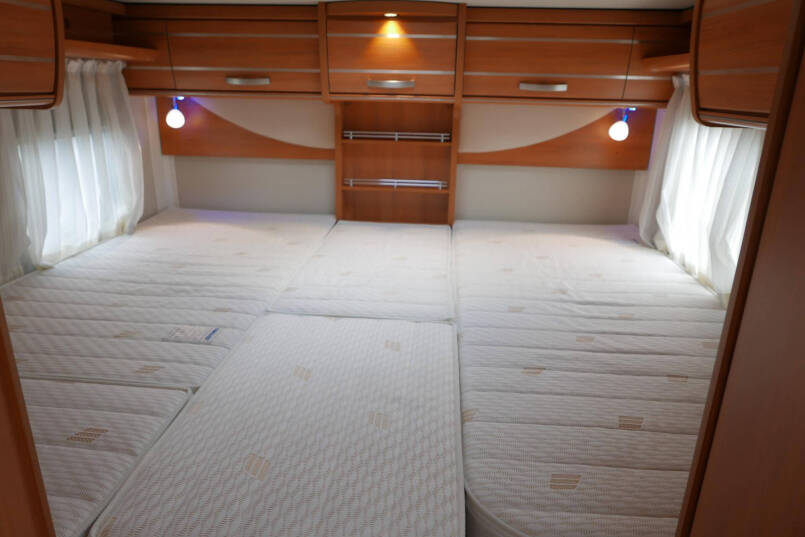 Hymer T 704 SL 180 PK | Automaat | Levelsysteem | Enkele bedden 31