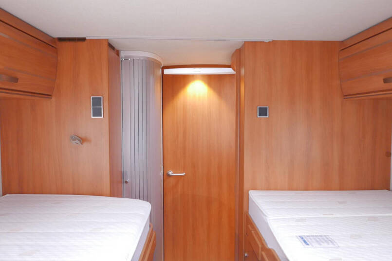 Hymer T 704 SL 180 PK | Automaat | Levelsysteem | Enkele bedden 34
