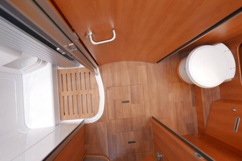 Hymer T 704 SL 180 PK | Automaat | Levelsysteem | Enkele bedden 36