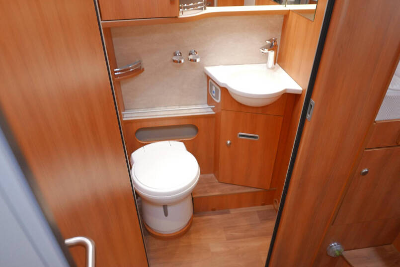Hymer T 704 SL 180 PK | Automaat | Levelsysteem | Enkele bedden 37