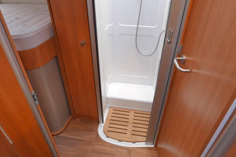 Hymer T 704 SL 180 PK | Automaat | Levelsysteem | Enkele bedden 38