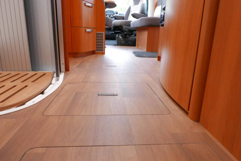 Hymer T 704 SL 180 PK | Automaat | Levelsysteem | Enkele bedden 39