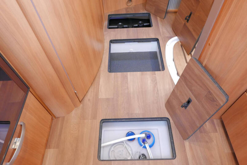 Hymer T 704 SL 180 PK | Automaat | Levelsysteem | Enkele bedden 40