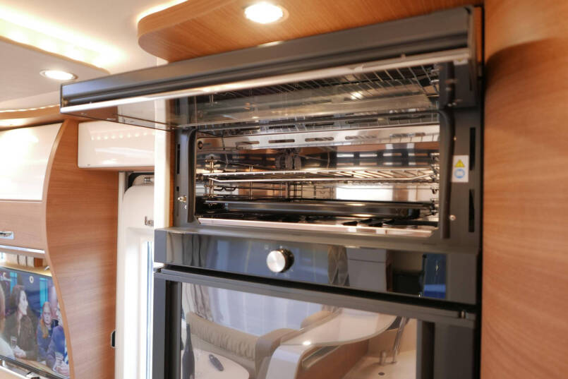 Carthago Chic C-Line 4.9 LE L | Bovenkastjes | Levelsysteem | Lithium | Airco 40