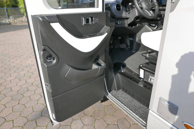 Hymer BMC-I 550 ModernComfort | Mercedes | Bovenkastjes | Dwarsbed | 17