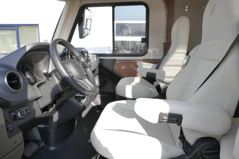 Hymer BMC-I 550 ModernComfort | Mercedes | Bovenkastjes | Dwarsbed | 18