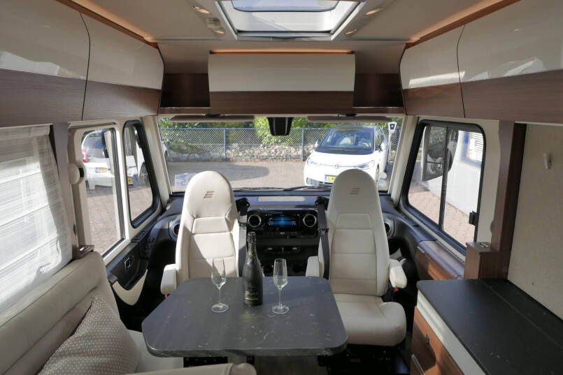 Hymer BMC-I 550 ModernComfort | Mercedes | Bovenkastjes | Dwarsbed | 22