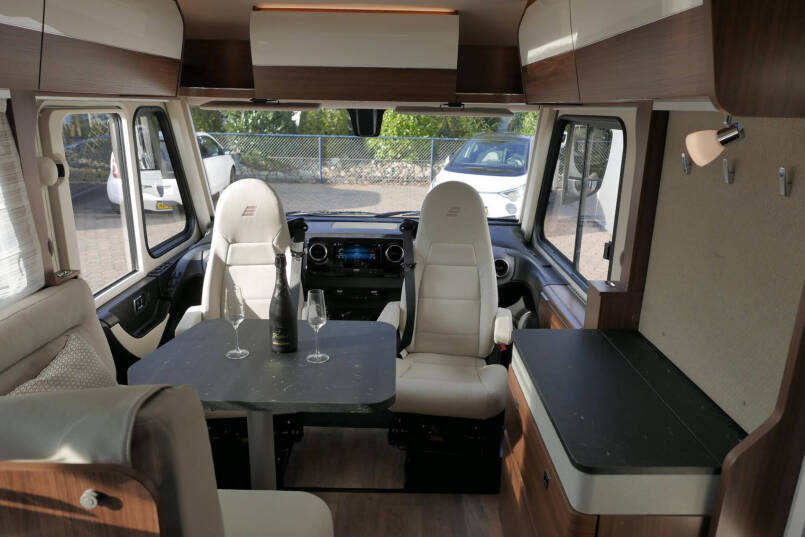 Hymer BMC-I 550 ModernComfort | Mercedes | Bovenkastjes | Dwarsbed | 23