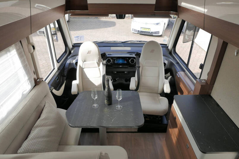 Hymer BMC-I 550 ModernComfort | Mercedes | Bovenkastjes | Dwarsbed | 25