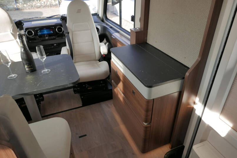 Hymer BMC-I 550 ModernComfort | Mercedes | Bovenkastjes | Dwarsbed | 26