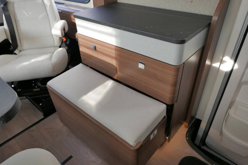 Hymer BMC-I 550 ModernComfort | Mercedes | Bovenkastjes | Dwarsbed | 30