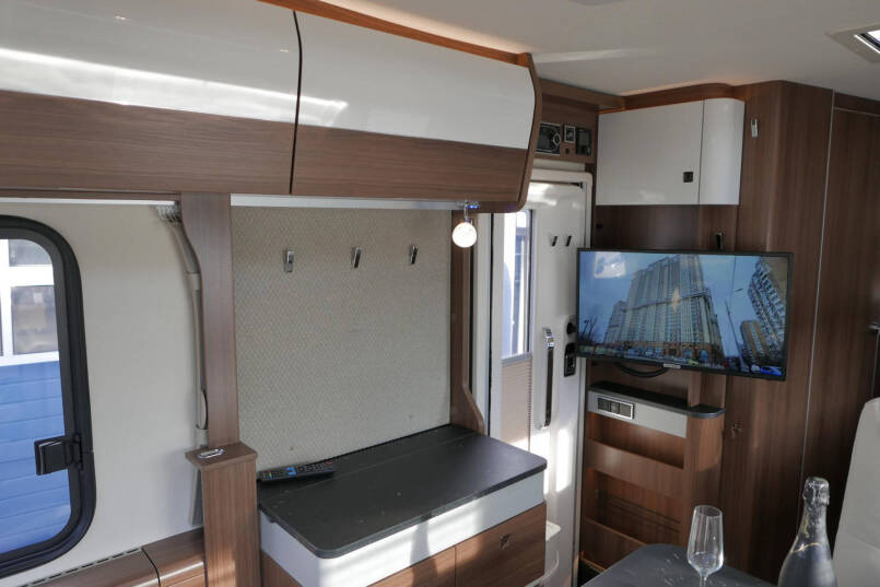 Hymer BMC-I 550 ModernComfort | Mercedes | Bovenkastjes | Dwarsbed | 35
