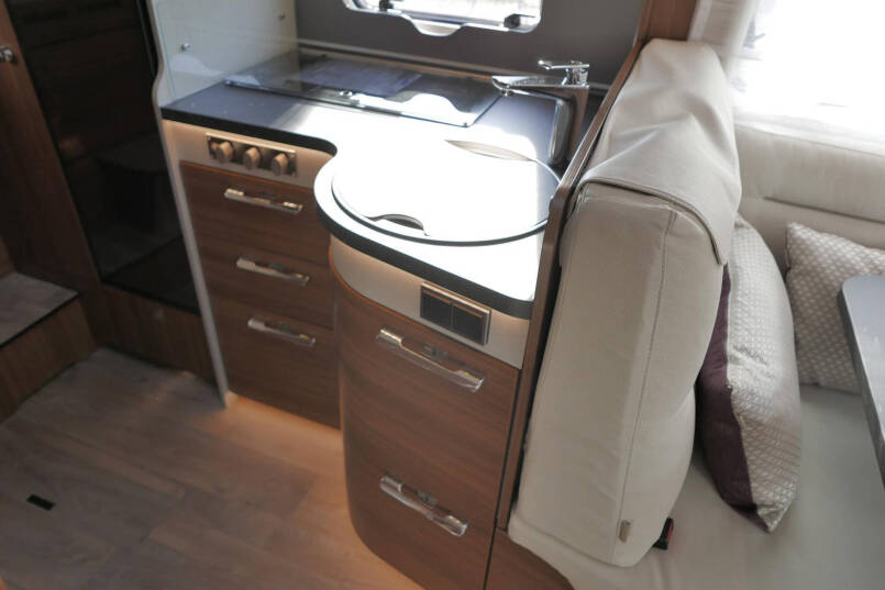 Hymer BMC-I 550 ModernComfort | Mercedes | Bovenkastjes | Dwarsbed | 40