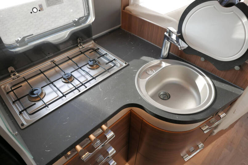 Hymer BMC-I 550 ModernComfort | Mercedes | Bovenkastjes | Dwarsbed | 42