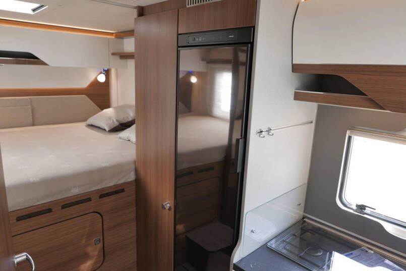 Hymer BMC-I 550 ModernComfort | Mercedes | Bovenkastjes | Dwarsbed | 43
